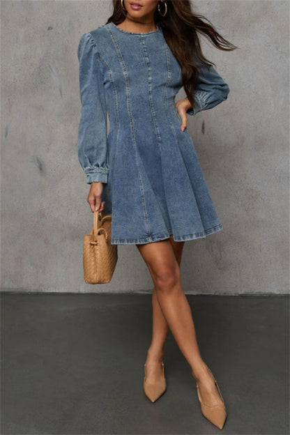 Robe décontractée en denim à manches longues et col rond avec patchwork