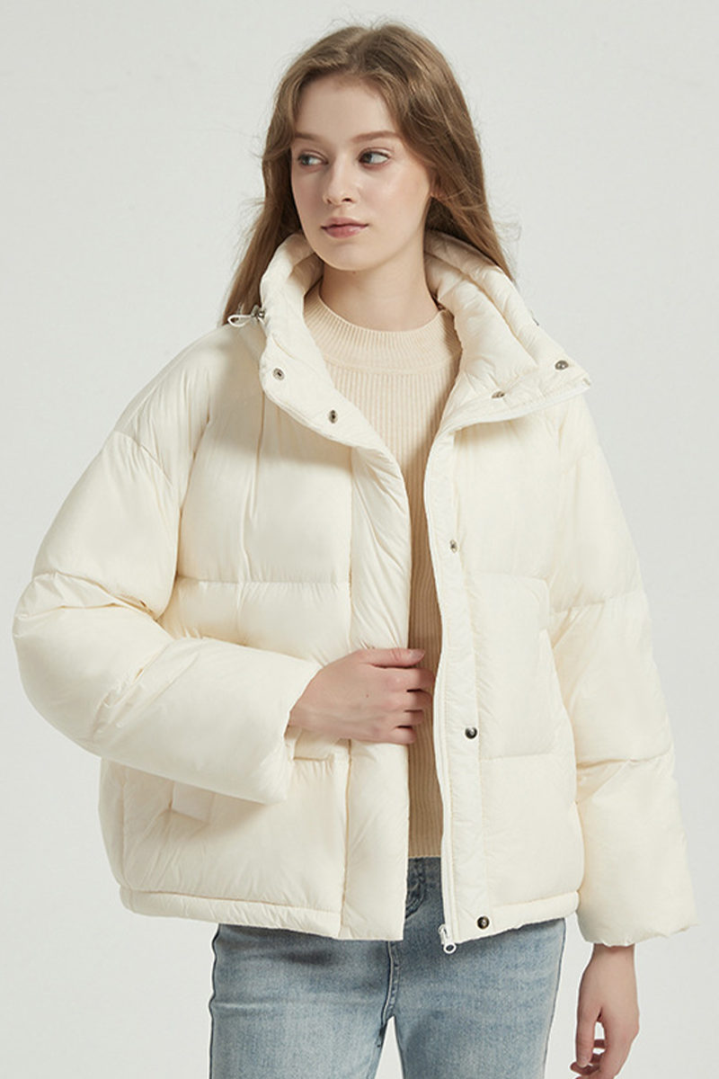 Manteau décontracté à col mandarin en duvet de canard blanc avec boutons de poche de couleur unie (teneur en duvet 86% à 90%)